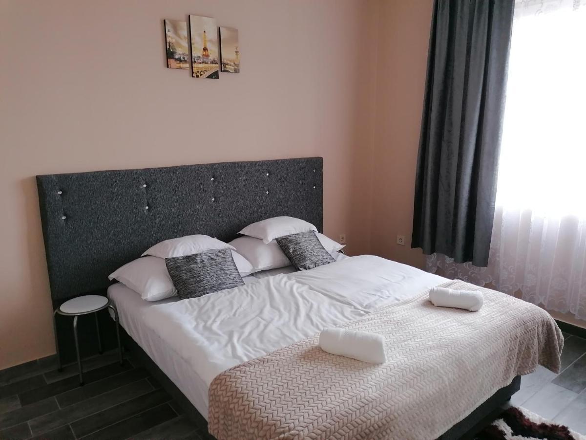 Napfeny Szallas Szeged Ngoại thất bức ảnh