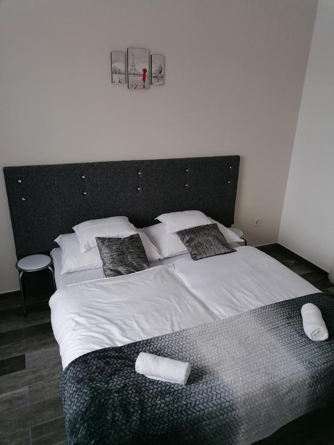 Napfeny Szallas Szeged Ngoại thất bức ảnh