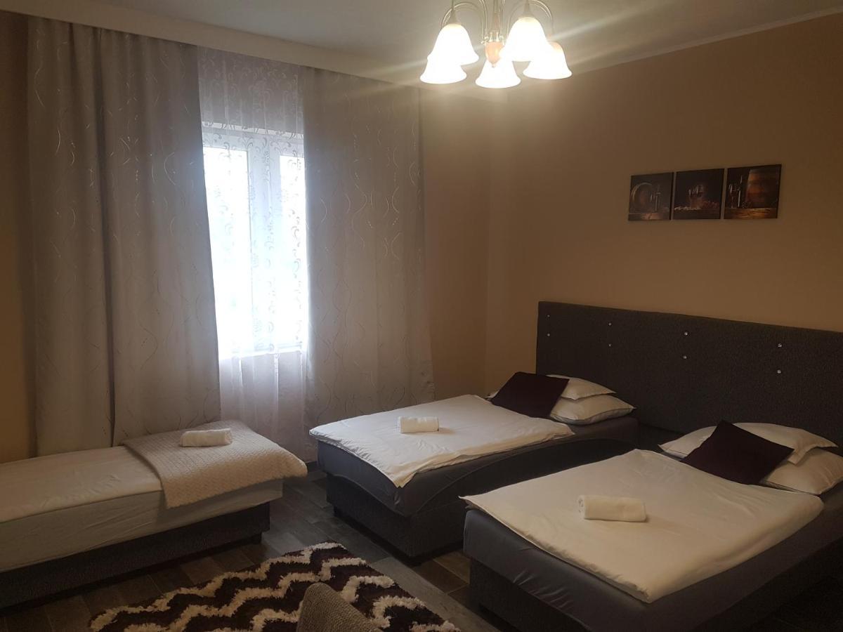 Napfeny Szallas Szeged Ngoại thất bức ảnh