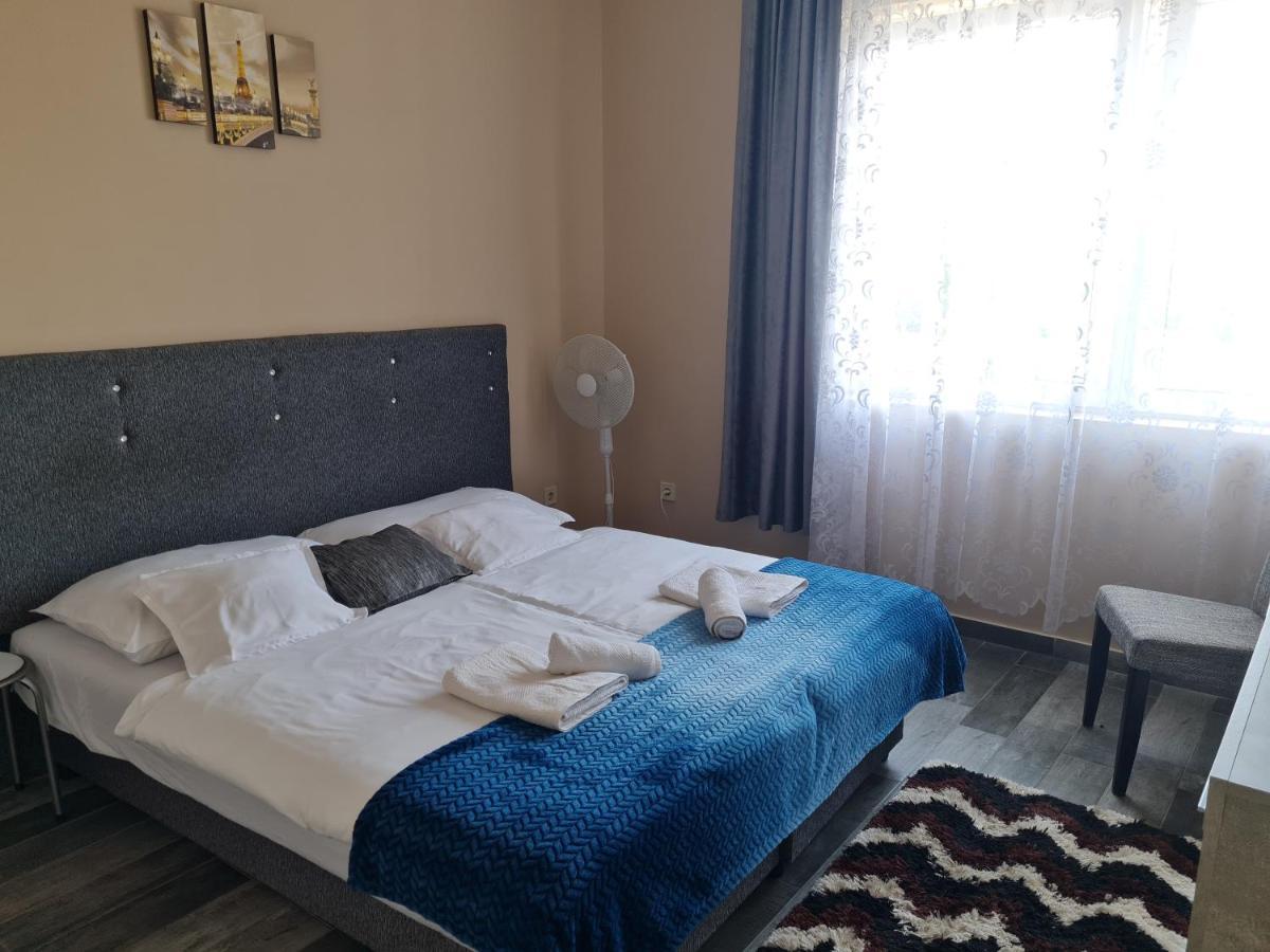 Napfeny Szallas Szeged Ngoại thất bức ảnh