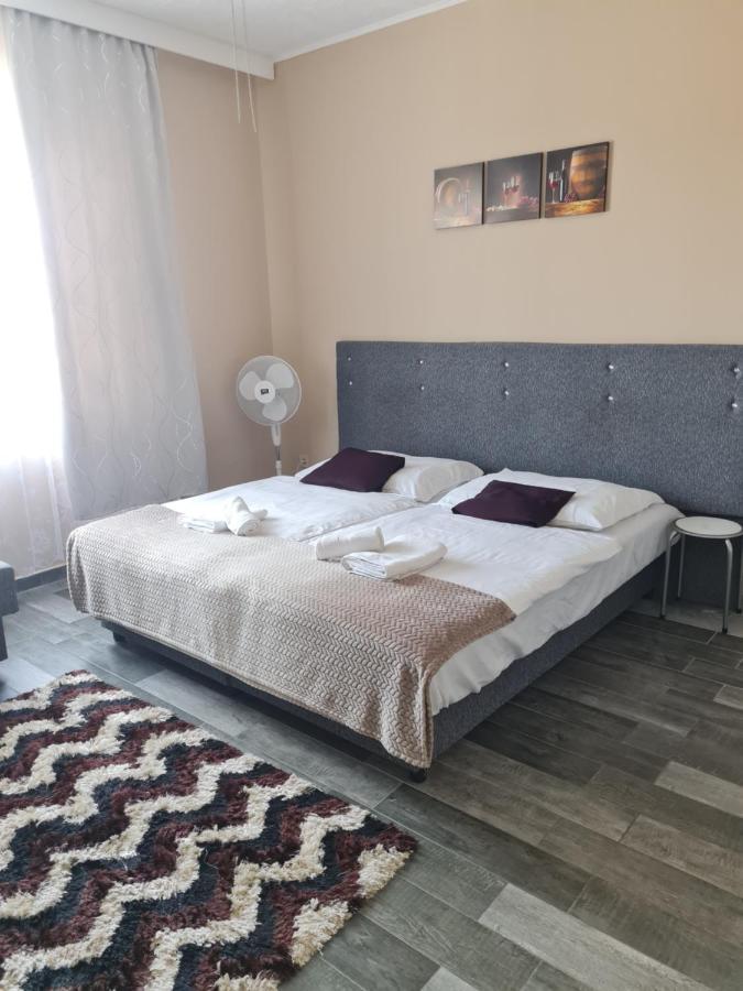 Napfeny Szallas Szeged Ngoại thất bức ảnh