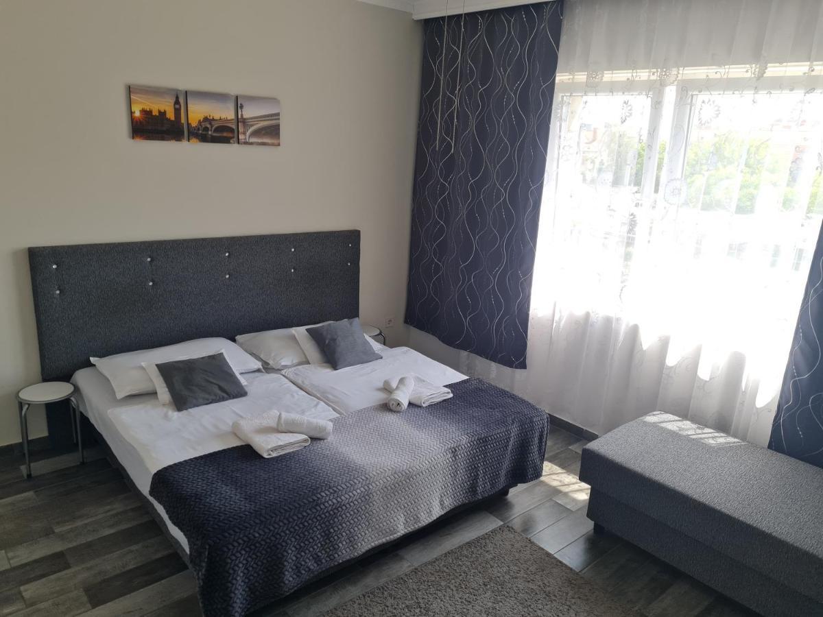 Napfeny Szallas Szeged Ngoại thất bức ảnh